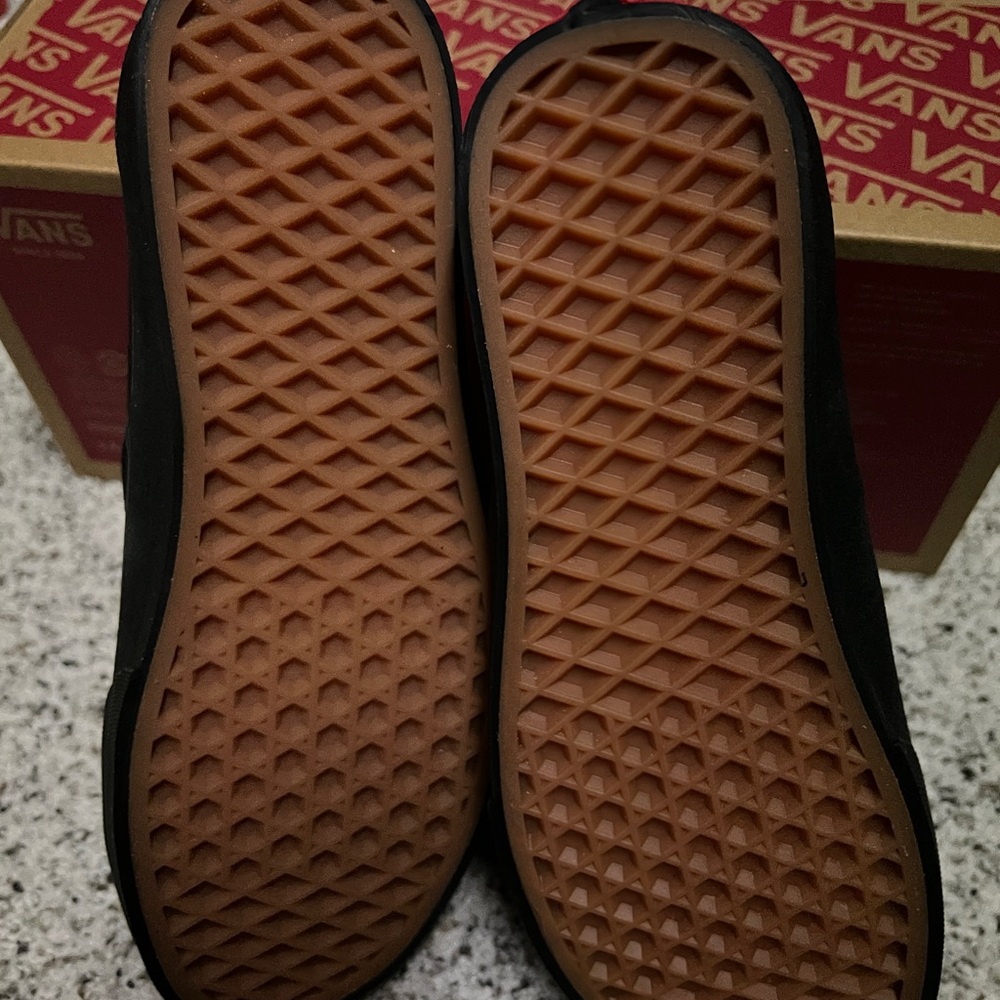 Vans women’s Black lace up Canvas Sneakers - Picture 3 of 7